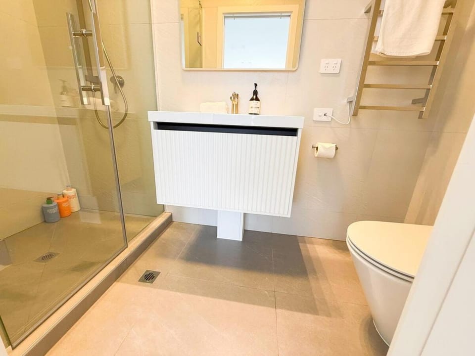 Modern Newly Built 3-Bedroom 4-Bathroom Residence near Newmarket Villa in Auckland