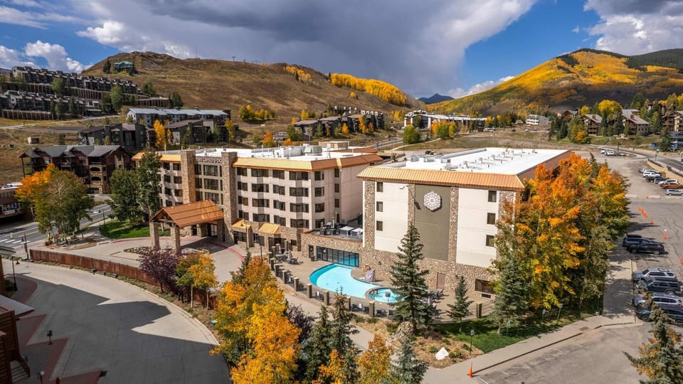 Pet Friendly Suite with Ski In-Out Pool Hot Tub House in Colorado