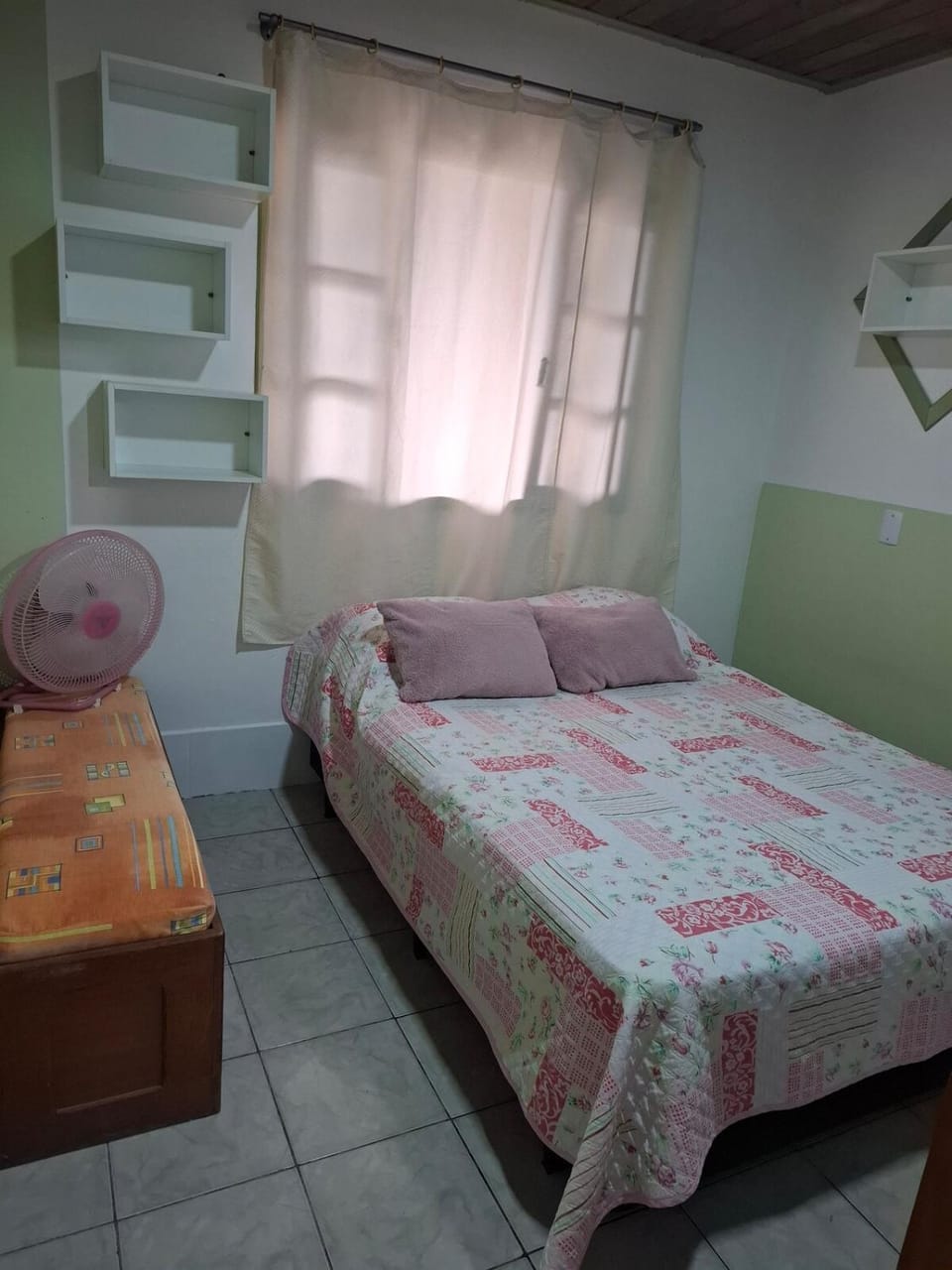Bed, Photo of the whole room