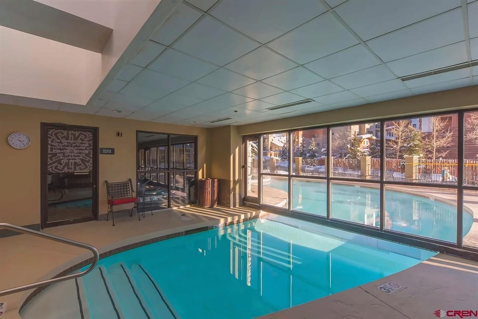 King Suite with a View Ski In-Out Pool Hot Tub House in Colorado