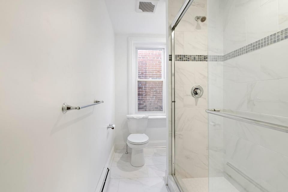 Toilet, Bathroom, Internal: Not applicable to any particular room