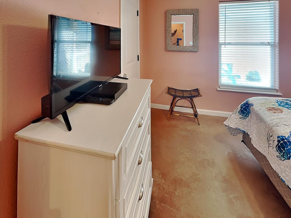 Bed, TV and multimedia, Bedroom, furniture