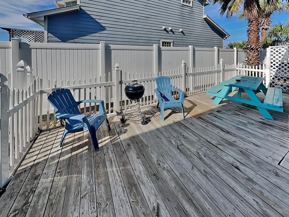 Patio, BBQ facilities, Seating area, furniture