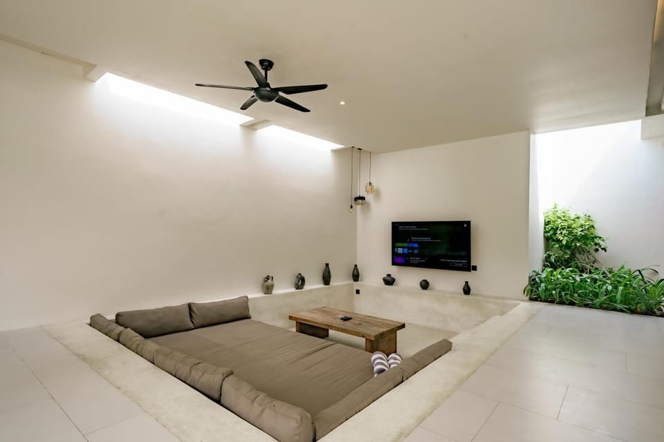 TV and multimedia, Living room, Seating area, Evening entertainment