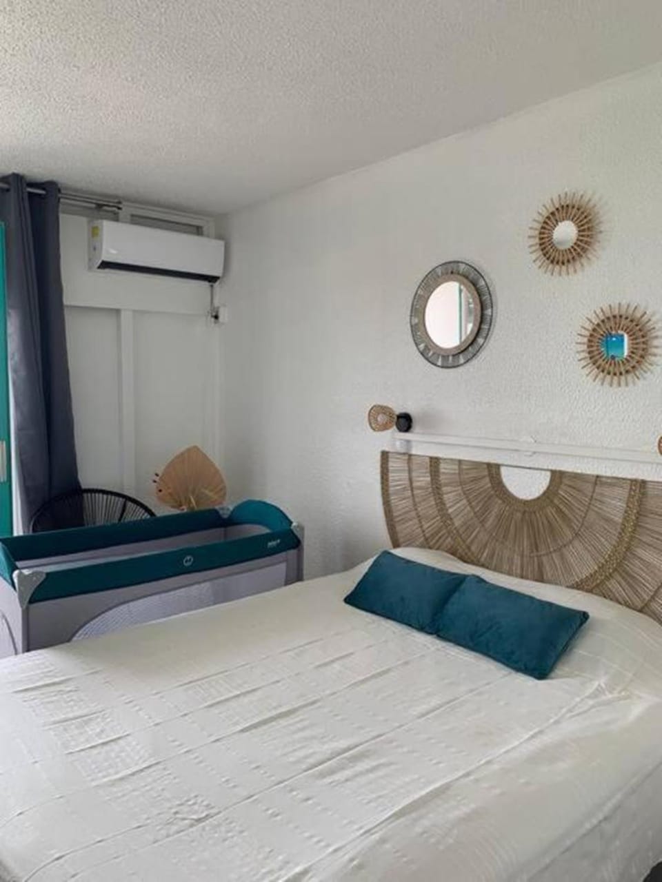 Bed, Bedroom, air conditioner