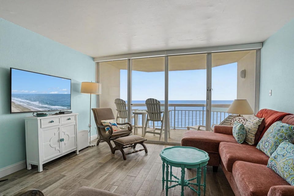1008 Waters Edge Resort condo Apartment in Garden City