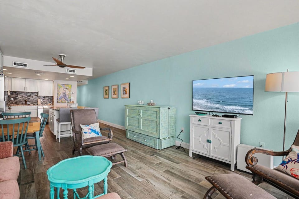 1008 Waters Edge Resort condo Apartment in Garden City