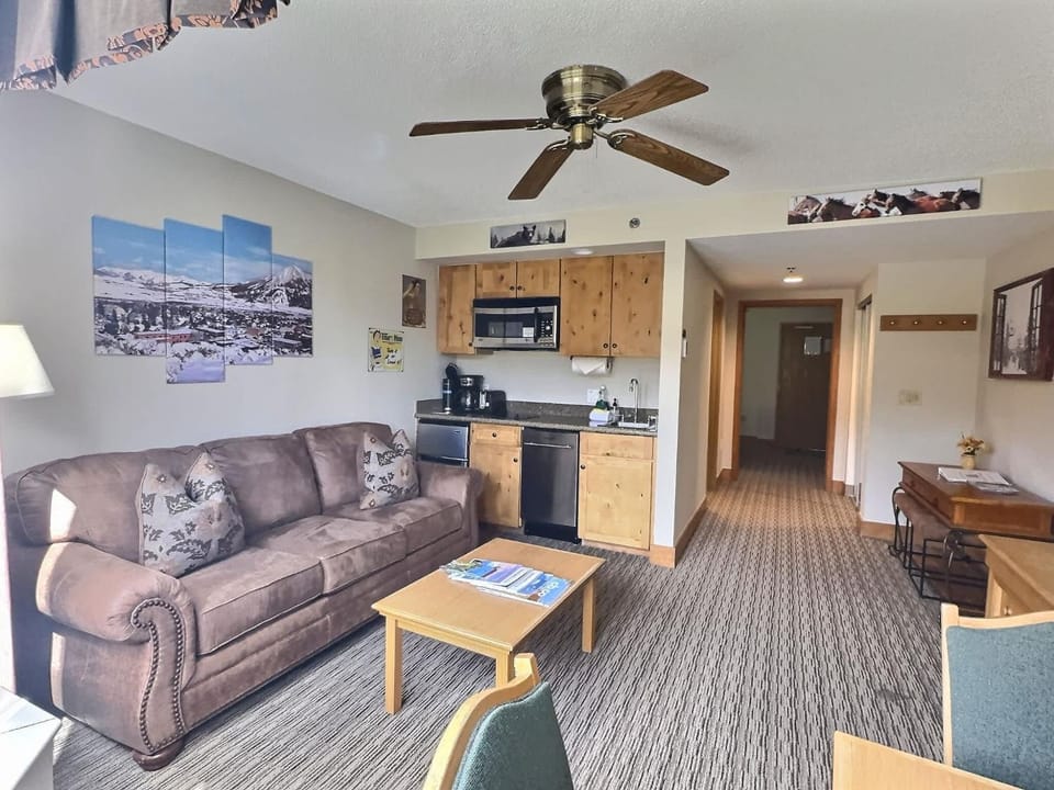 King Suite with Pool Hot Tub Ski In-Out House in Colorado