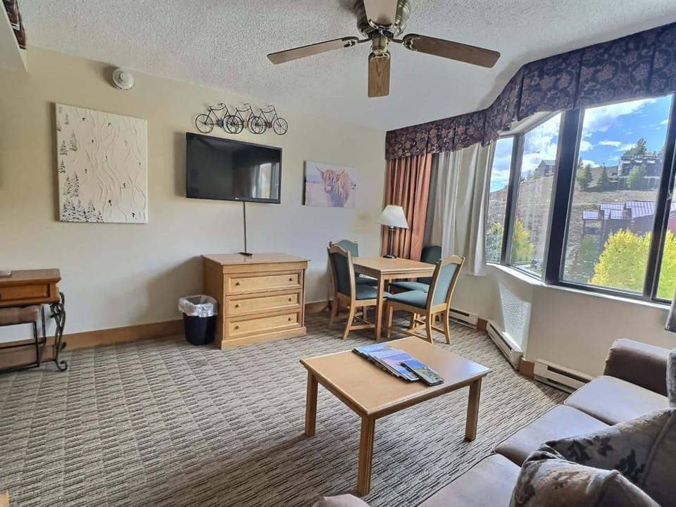 King Suite with Pool Hot Tub Ski In-Out House in Colorado