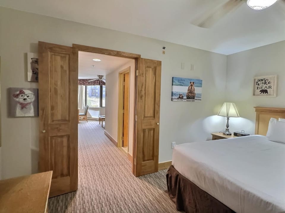 King Suite with Pool Hot Tub Ski In-Out House in Colorado