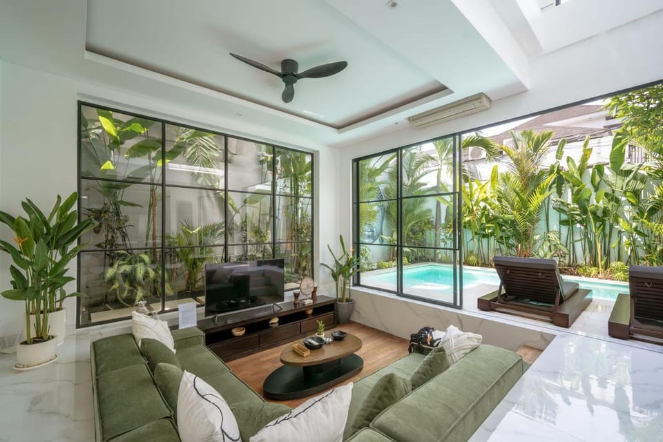 Natural landscape, Garden, TV and multimedia, Living room, Seating area, Pool view, Swimming pool, sunbed