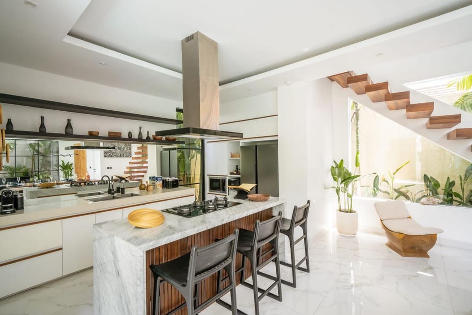 Kitchen or kitchenette, Living room, Seating area, Dining area, minibar, stove
