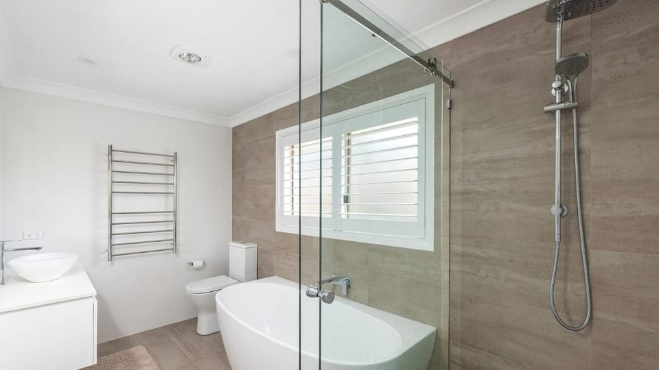 Shower, Toilet, Bathroom, Bath