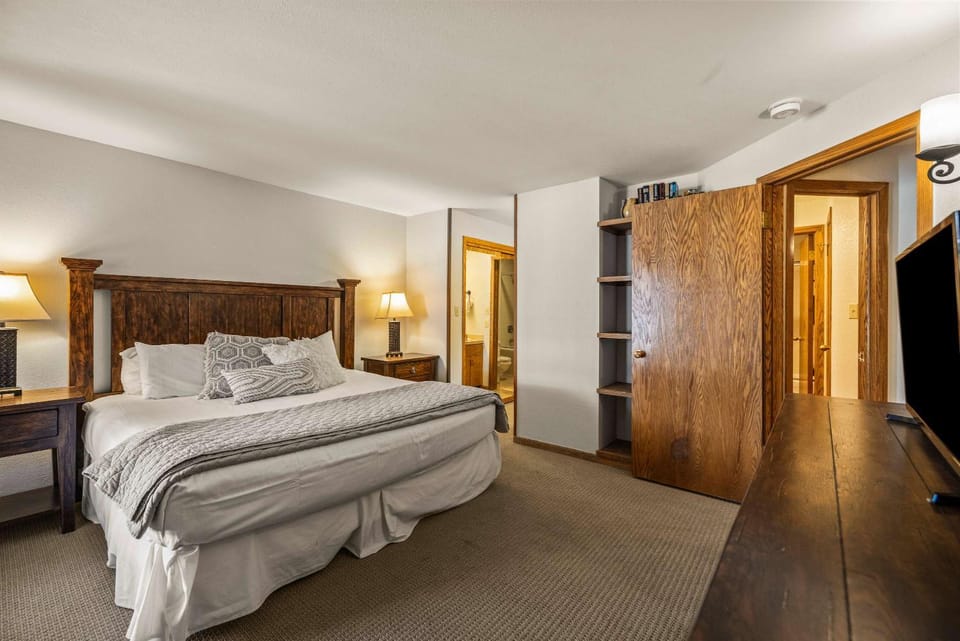 Mountain getaway at the Plaza 2 bed 2 bath stellar view House in Colorado