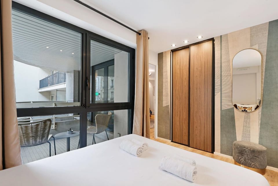 Sublime apartment 2BR 6P Balcony Eiffel Tower Apartment in Paris