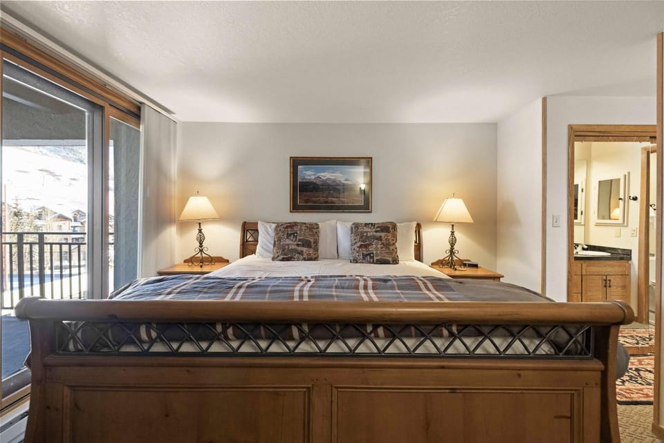 Family Ski Condo Plaza 2 bed 2 Bath sleeps 6 House in Colorado