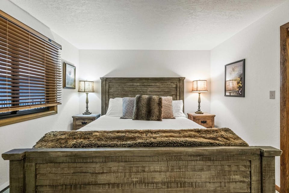 Gorgeous 3 king bed 3 full bath mountainside condo House in Colorado