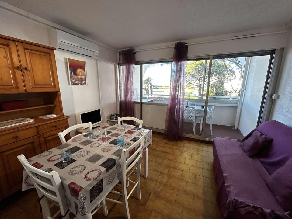 Studio cabine climatisé près de la plage - 4 couchages - FR-1-250-328 Cabin in Le Grau-du-Roi