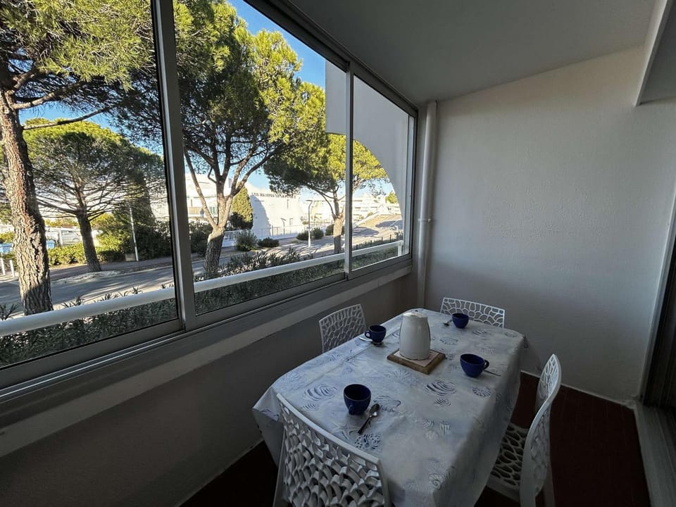 Studio cabine climatisé près de la plage - 4 couchages - FR-1-250-328 Cabin in Le Grau-du-Roi