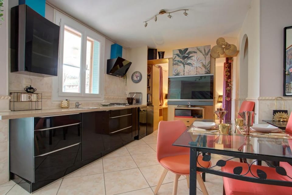 TV and multimedia, Dining area, stove