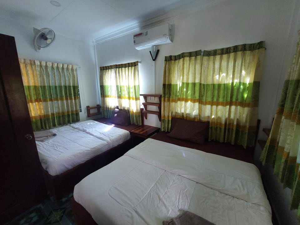 Bed, Photo of the whole room, Bedroom, air conditioner
