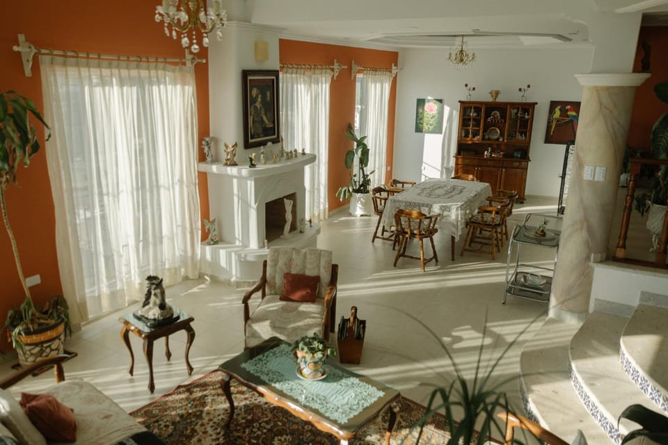 Seating area, Dining area