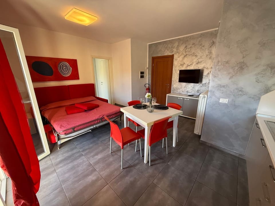 Bed, Living room, Photo of the whole room, Dining area, Bedroom