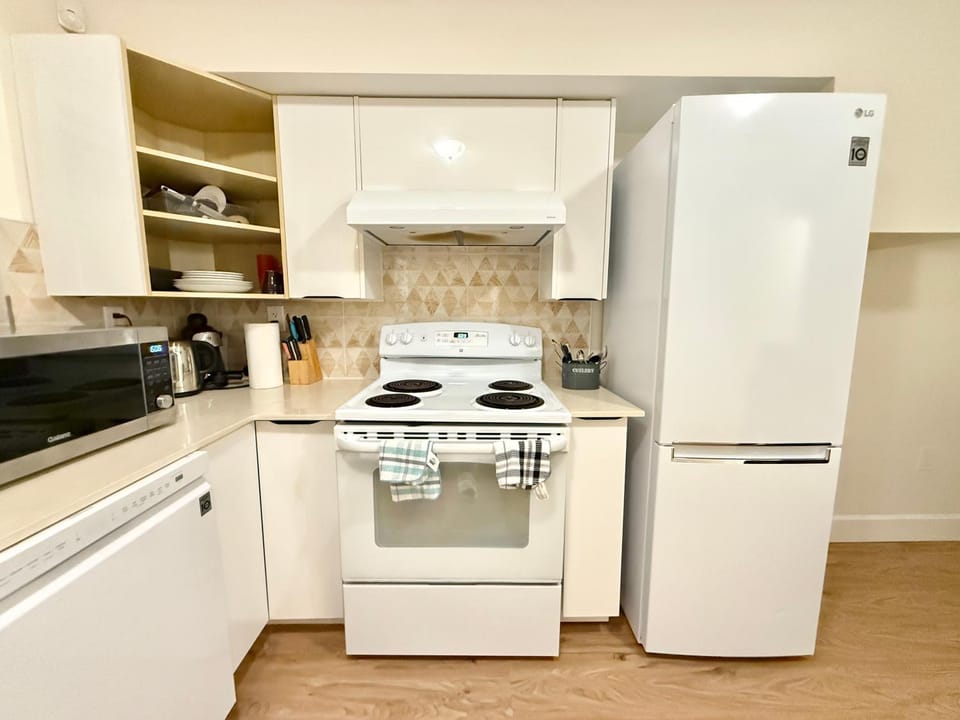 Private Guest Suite, Two Parking Spaces Apartment in Pitt Meadows