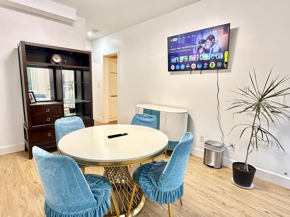 Private Guest Suite, One Parking Space Apartment in Pitt Meadows