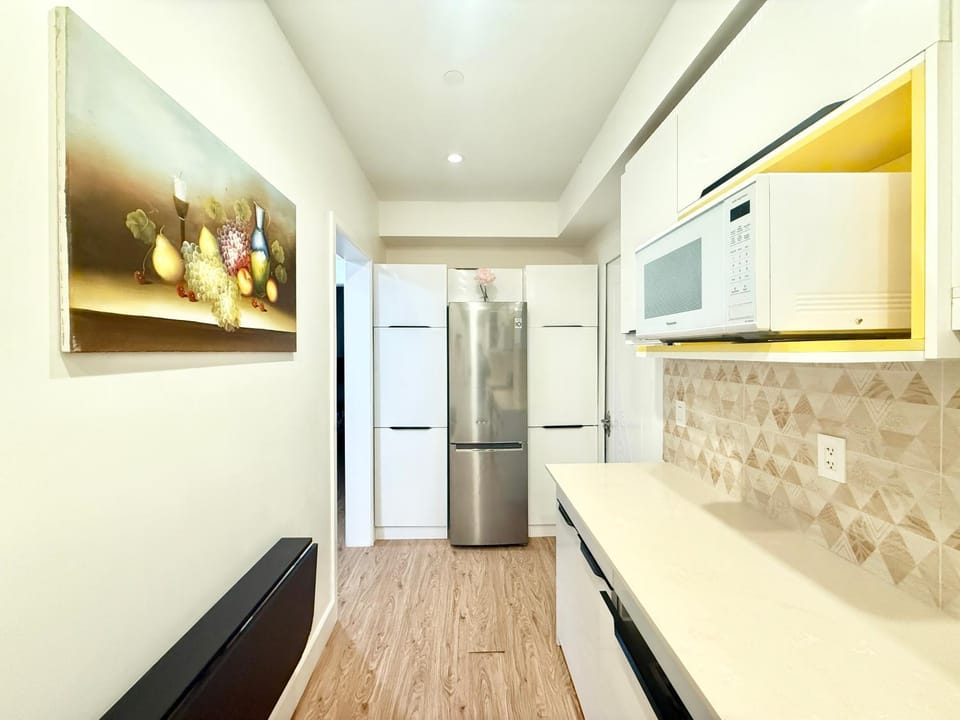 Private Guest Suite, One Parking Space Apartment in Pitt Meadows