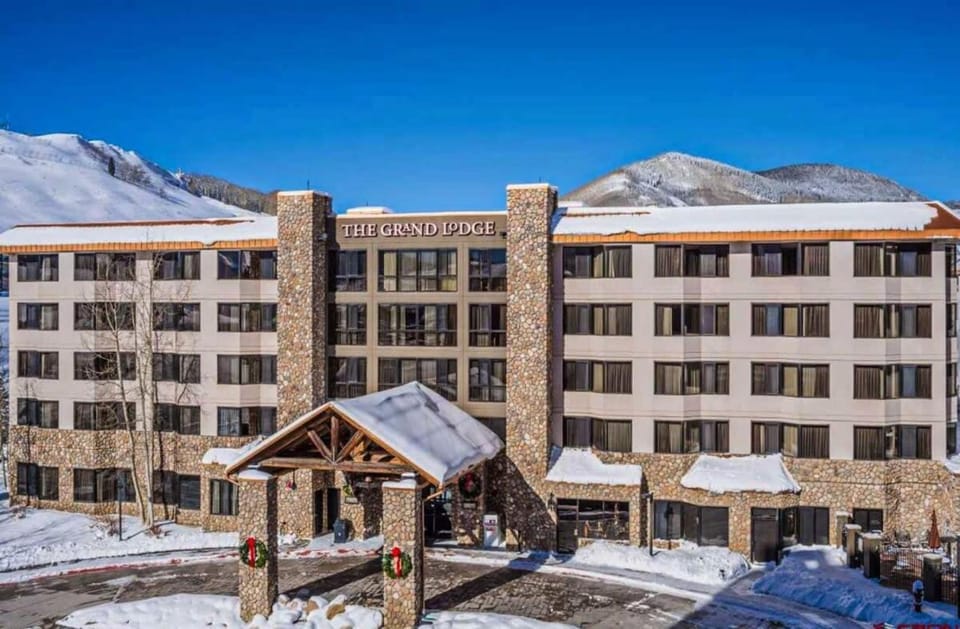 Studio 566 Near Resort with Hot Tub Pool House in Colorado