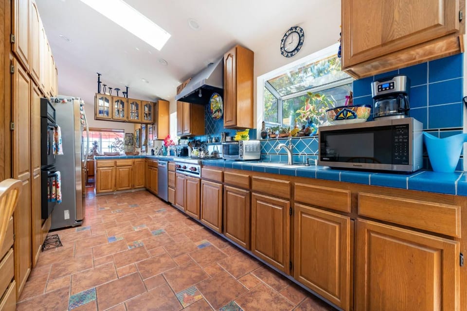 microwave, oven, kitchen