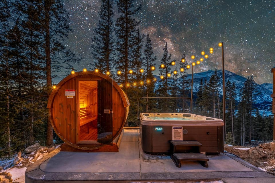 Hot Tub, Sauna