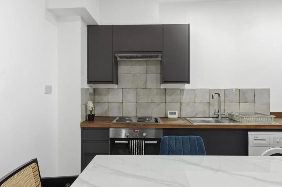 2 Bed London Stay - Sleeps 4 - FREE Parking & WIFI Apartment in London Borough of Camden