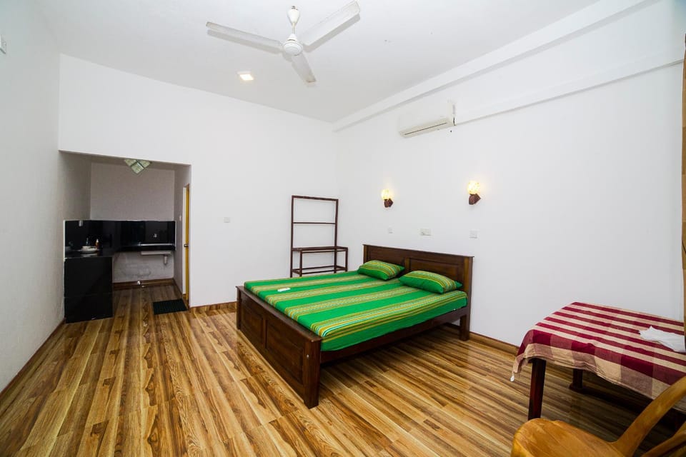 Bed, Kitchen or kitchenette, Photo of the whole room, Bedroom