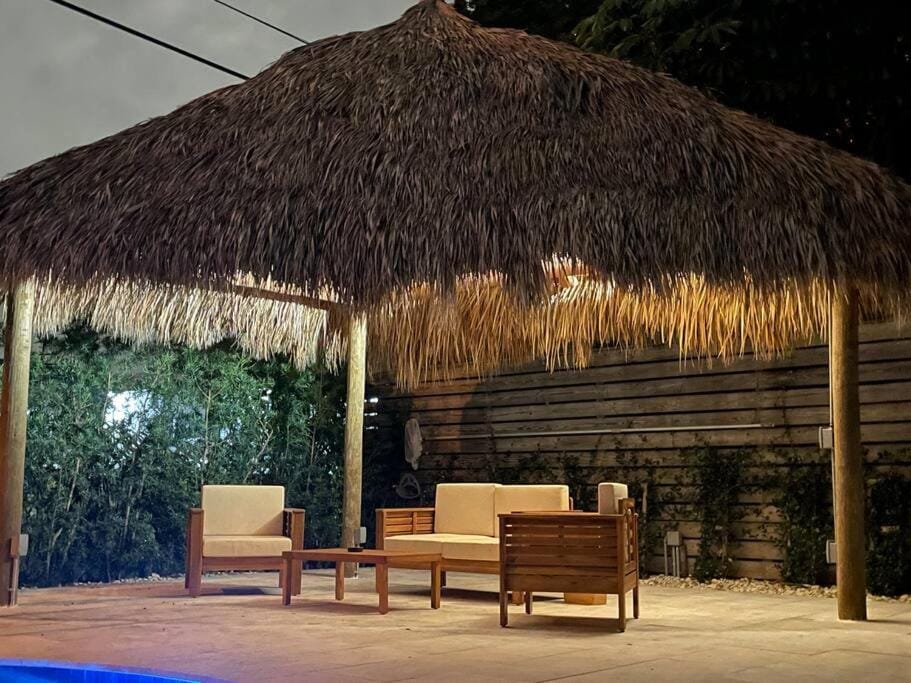 Las Tortugas Modern Oasis Getaway Many Amenities House in Fort Lauderdale