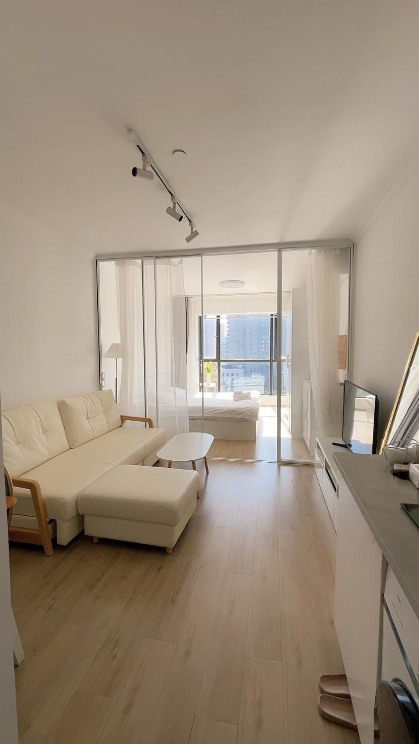 Bed, Living room, Photo of the whole room, Seating area, Bedroom