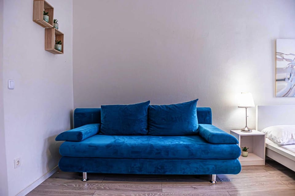 Bed, Photo of the whole room, Seating area, Bedroom