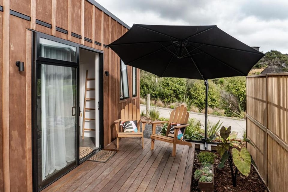 Walnut House and Studio House in Raglan