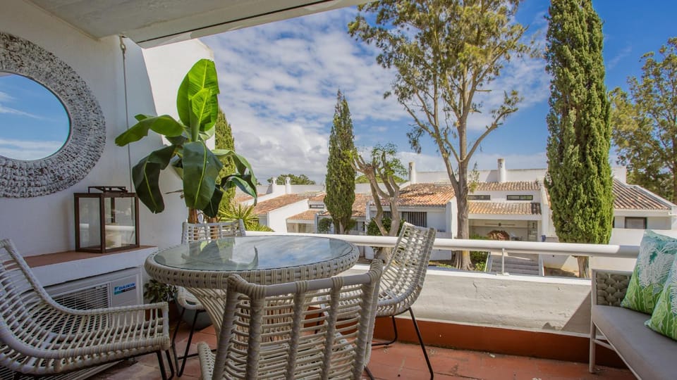 View (from property/room), Balcony/Terrace, Dining area