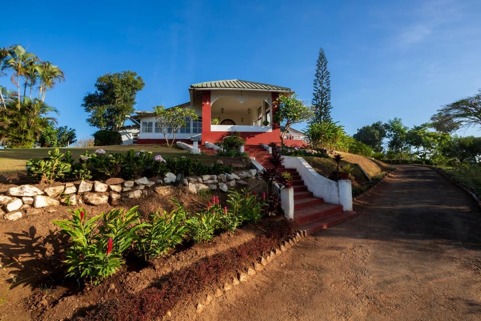 amã Stays & Trails - Pollibetta Bungalow, Coorg Vacation rental in Karnataka