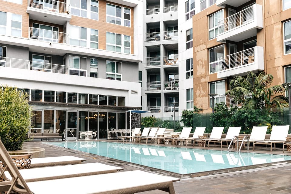 Property building, Day, Pool view, Swimming pool