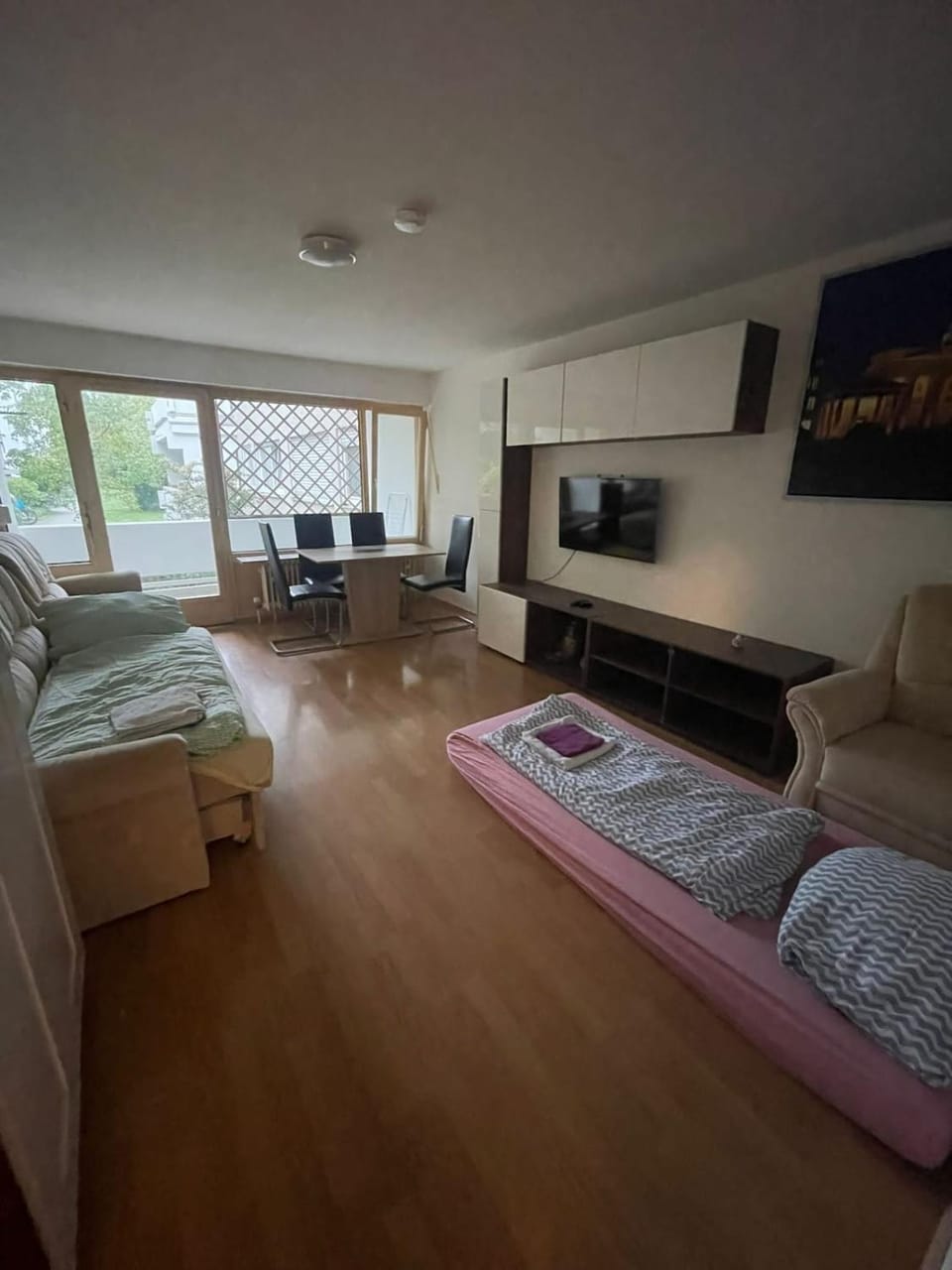 Bed, TV and multimedia, Bedroom