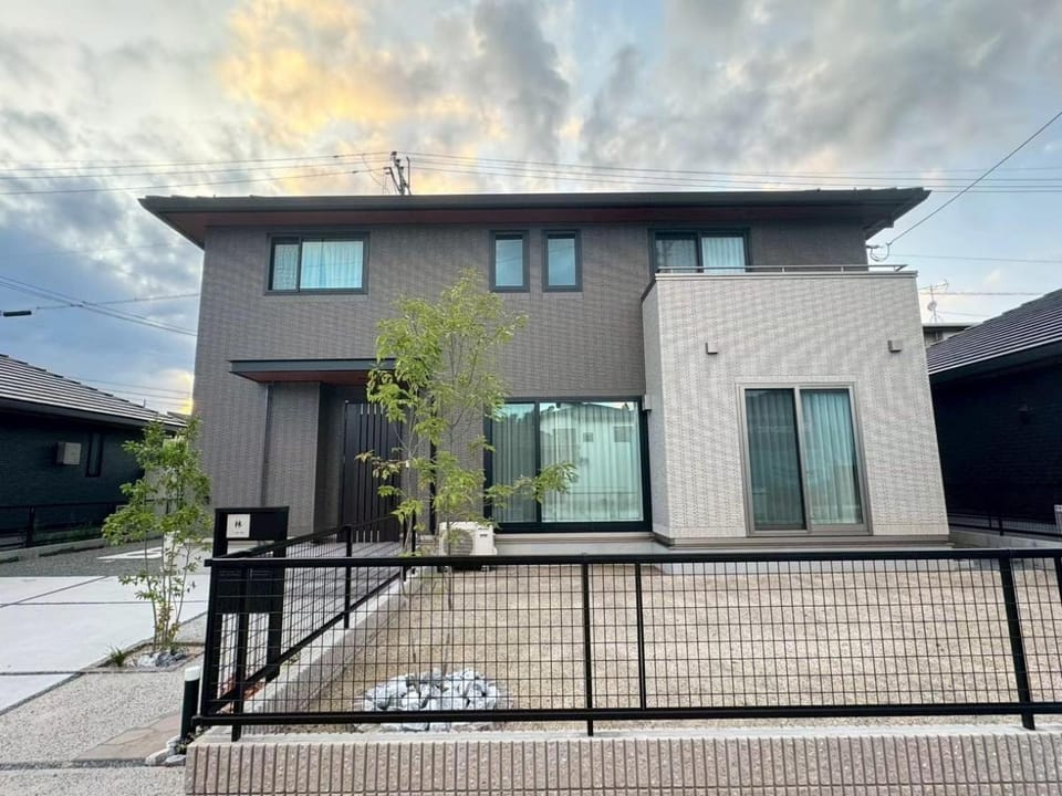Property building, Day