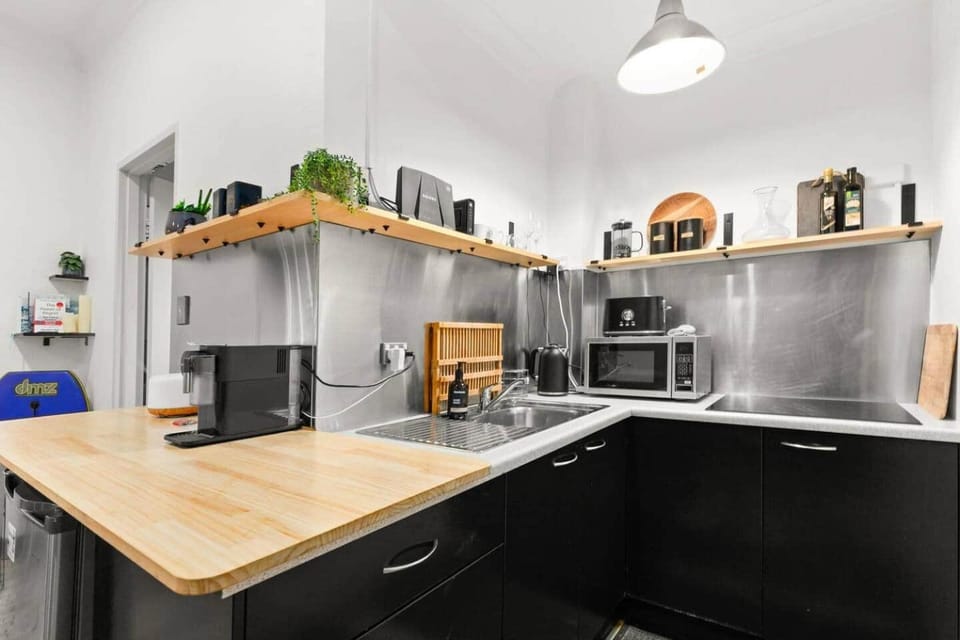 Beachfront Bondi Studio with Aircon Apartment in Sydney