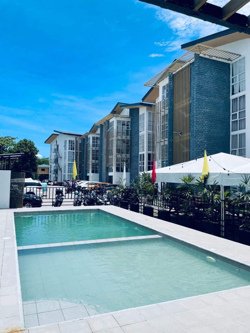 J&J Mactan Stays Netflix, Pool & Free Parking Apartment in Lapu-Lapu City