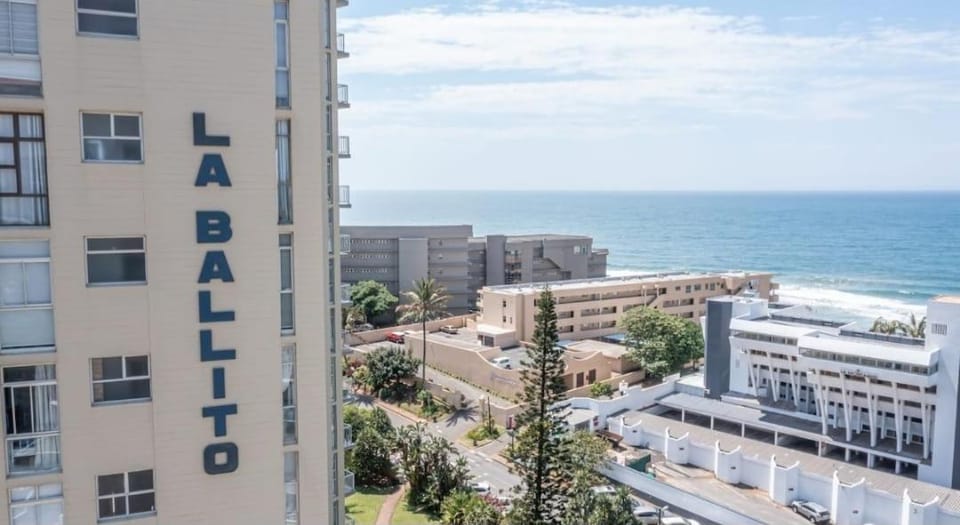 Property building, Nearby landmark, Neighbourhood, Bird's eye view, Beach, Sea view, Location