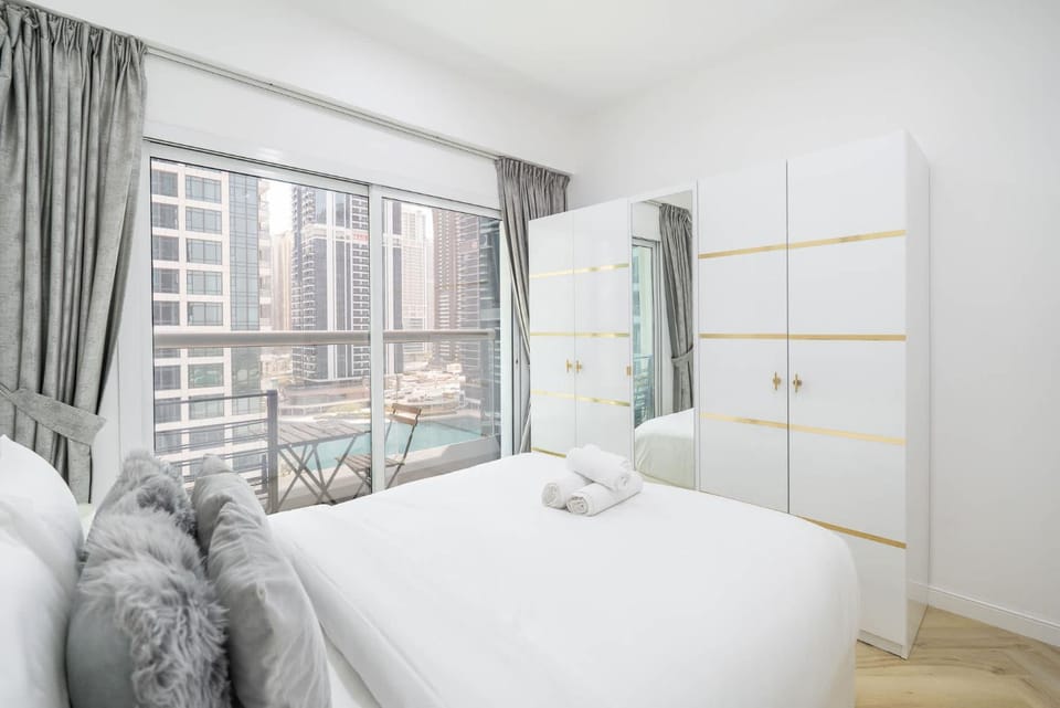 Free housekeeping visits during your stay - StayShort - Prime 2BR Retreat in JLT that Sleeps 4 Apartment in Dubai