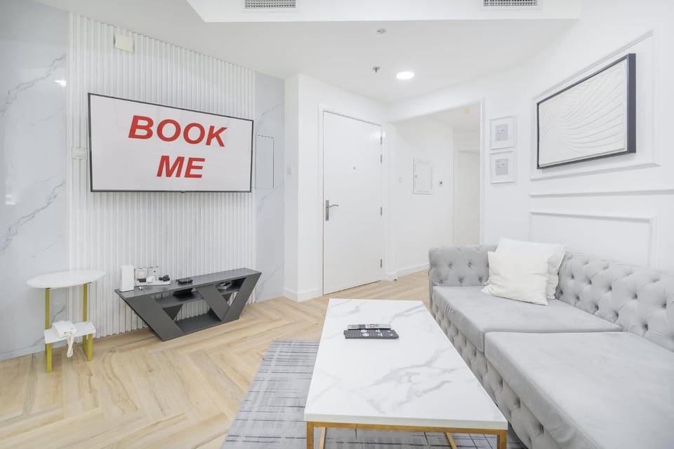 Free housekeeping visits during your stay - StayShort - Prime 2BR Retreat in JLT that Sleeps 4 Apartment in Dubai