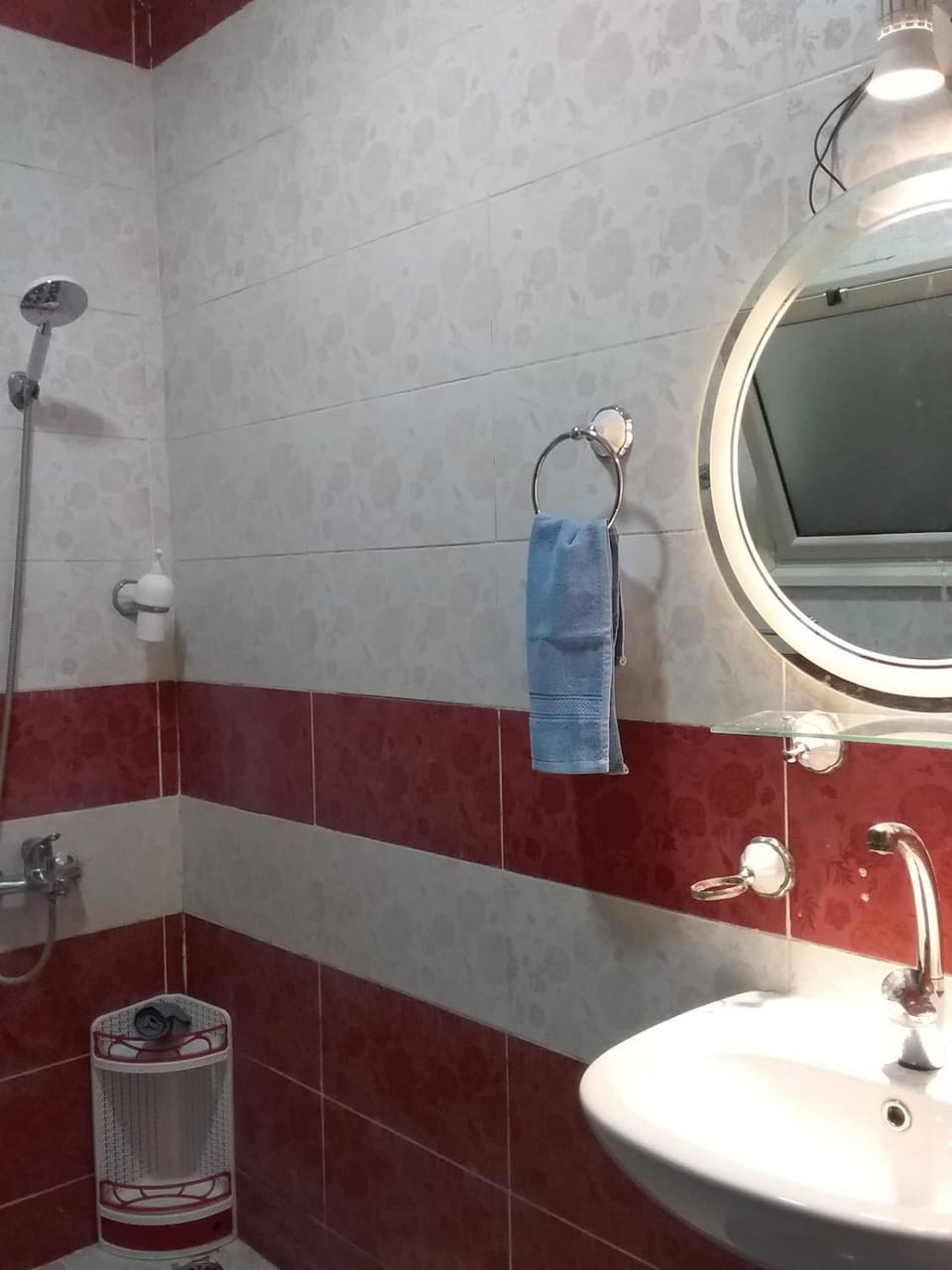 Shower, towels